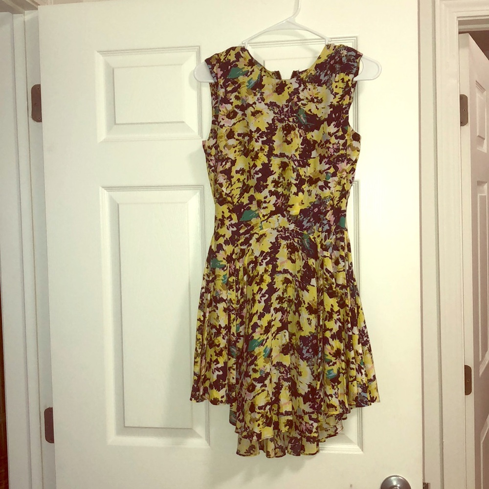 Short summer dress (size4)